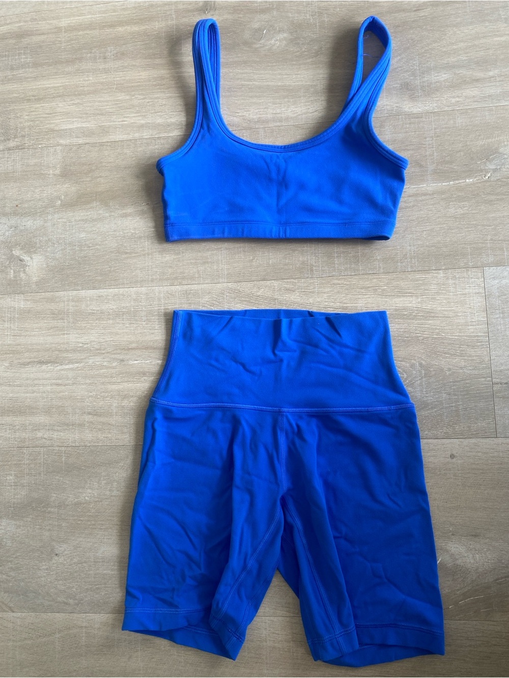 ARITZIA/TNA Workout Set Blue - Scoop neck sports bra & bike short